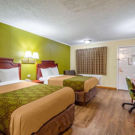 Rodeway Inn & Suites Fort Jackson Columbia Exterior foto