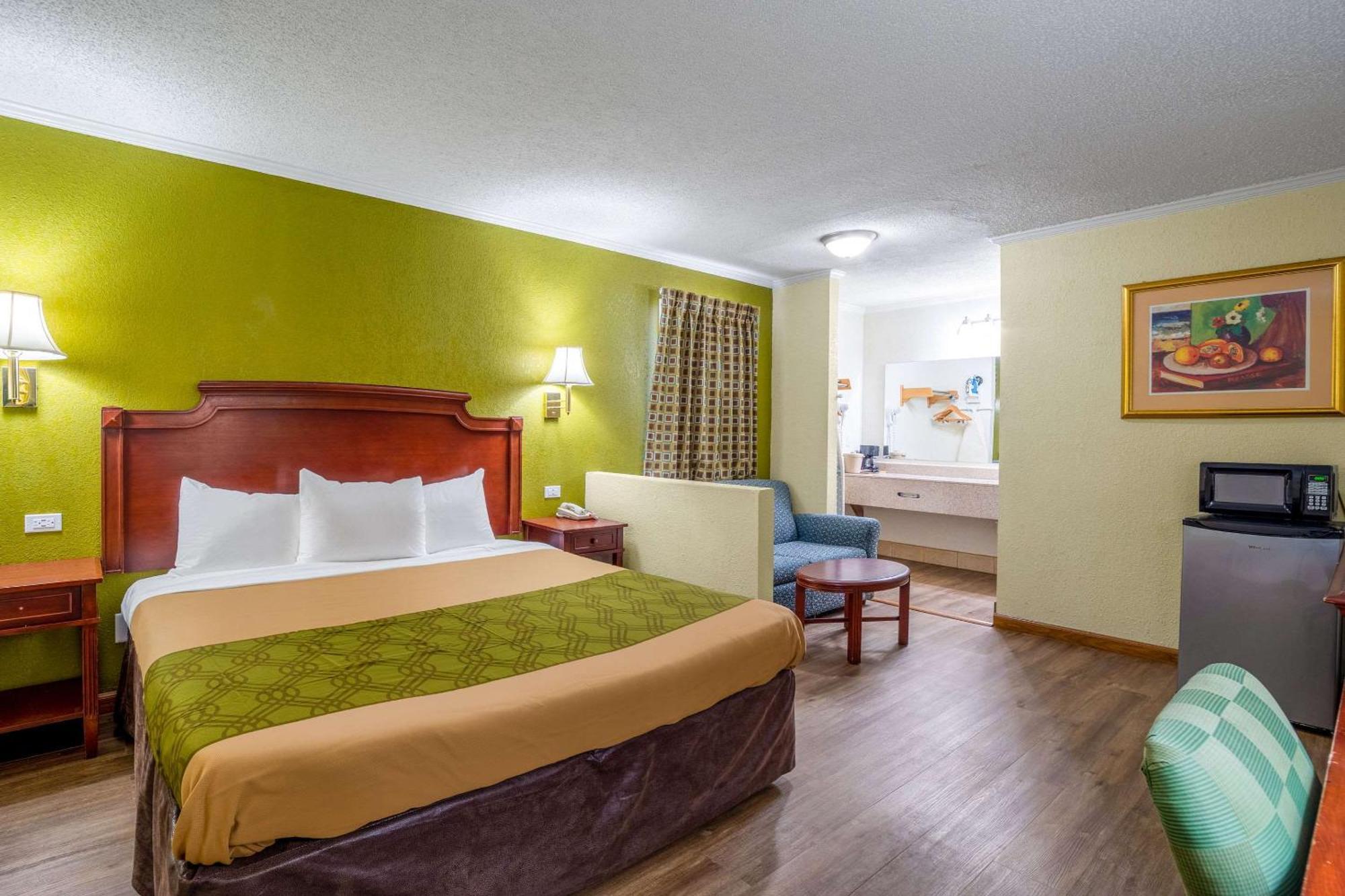 Rodeway Inn & Suites Fort Jackson Columbia Exterior foto