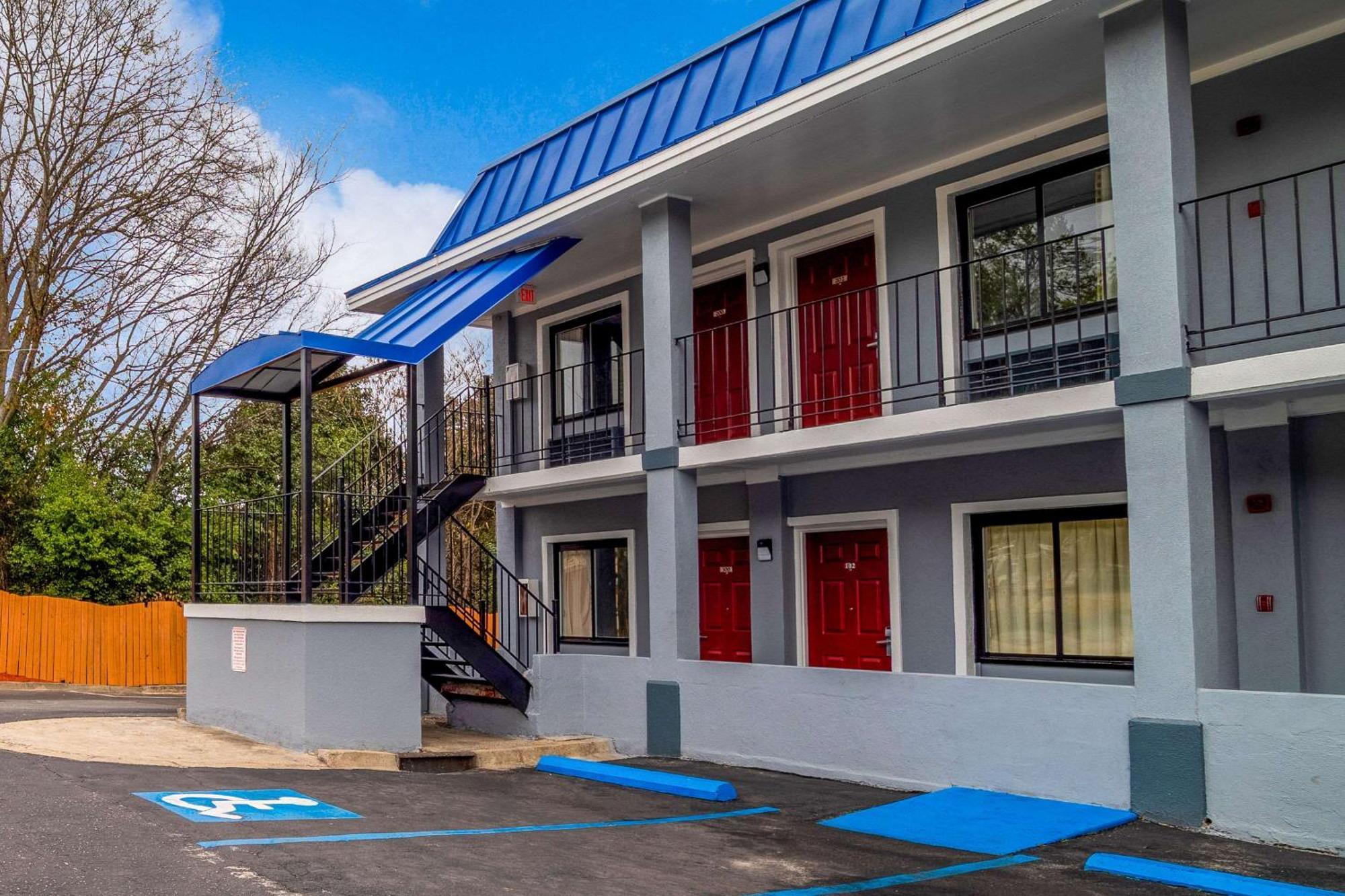 Rodeway Inn & Suites Fort Jackson Columbia Exterior foto