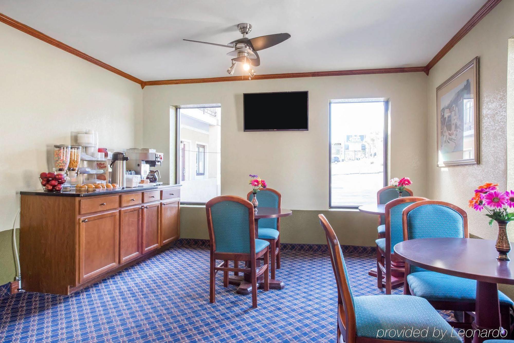 Rodeway Inn & Suites Fort Jackson Columbia Exterior foto