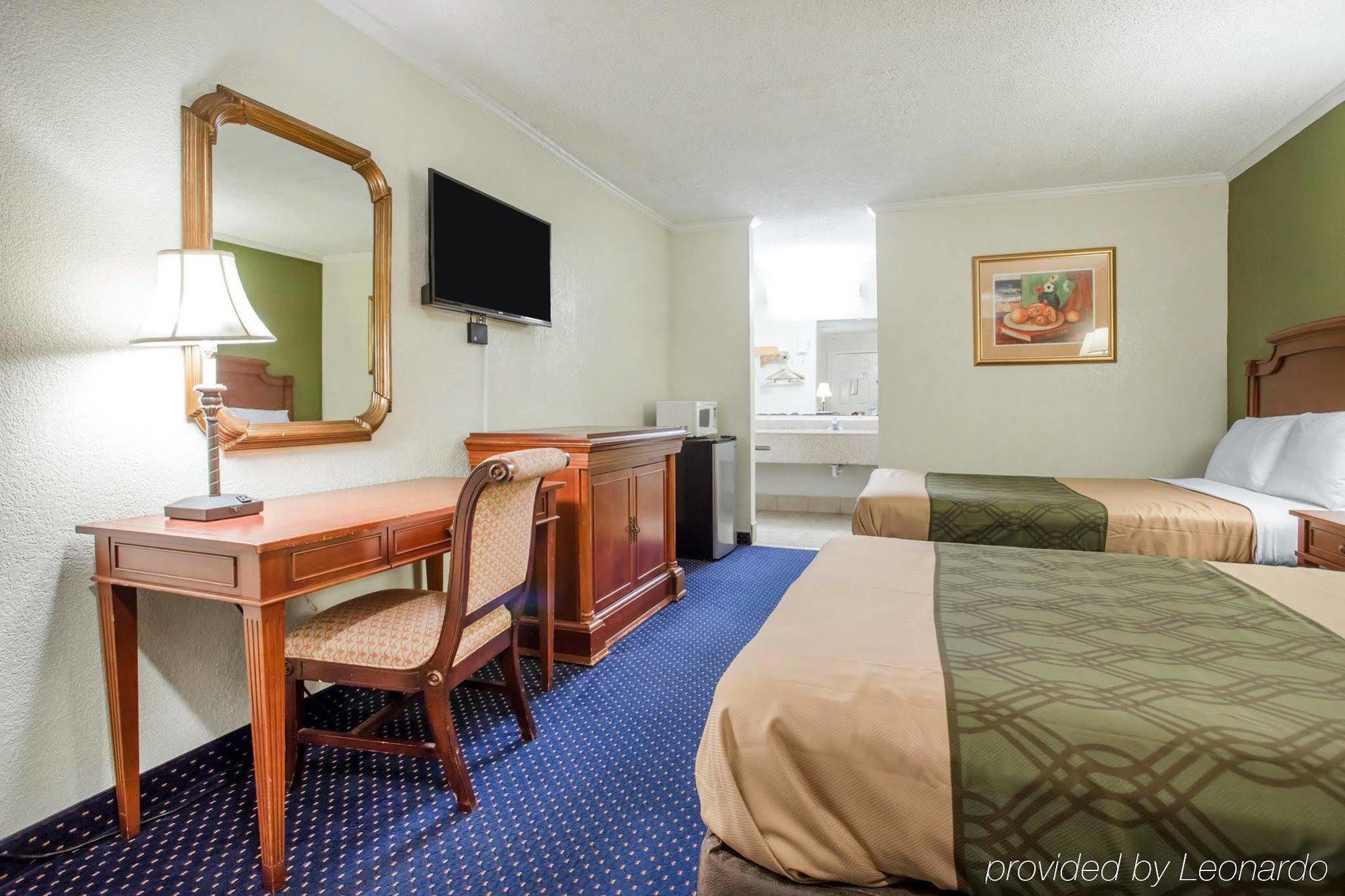 Rodeway Inn & Suites Fort Jackson Columbia Exterior foto